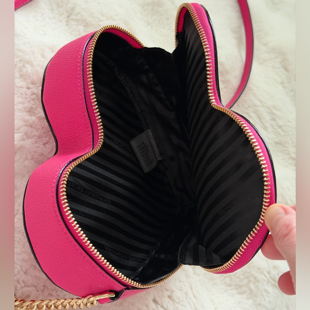 Victoria's Secret Heart Crossbody Bag - Hot Pink - Picture 10 of 15